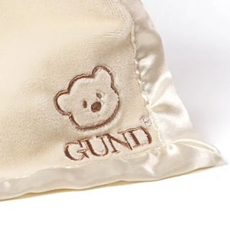 Close up of the GUND logo embroidered on the Teddy Bear's blanket